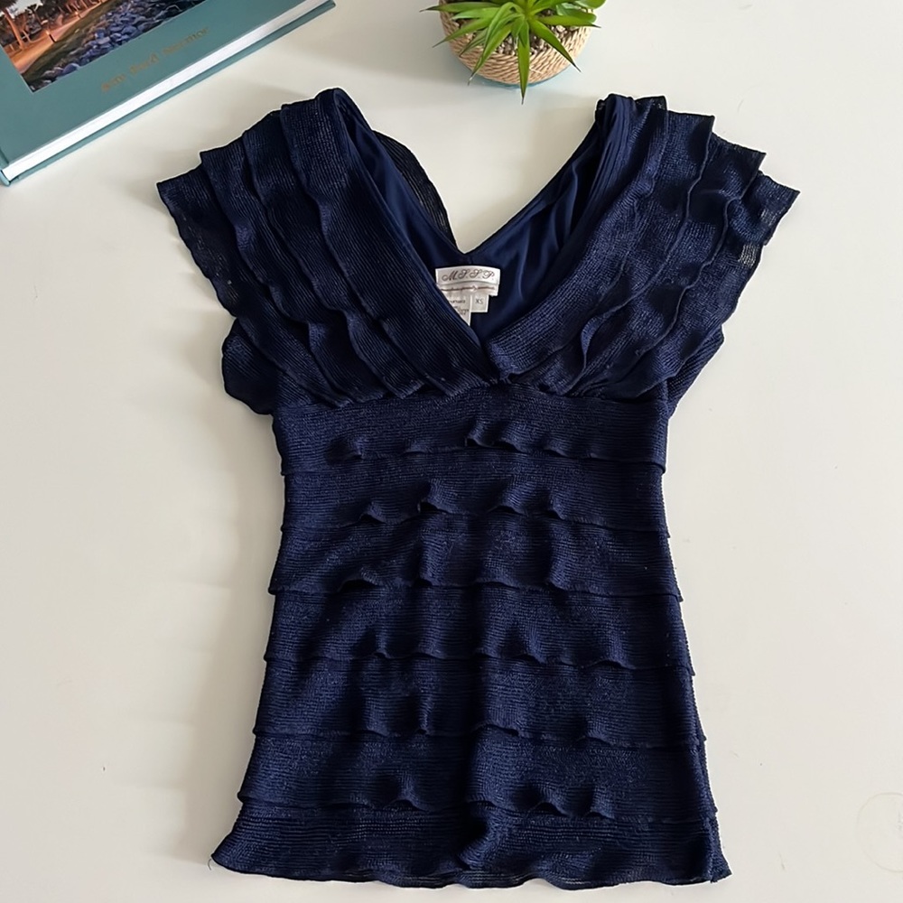 Max Studio XS Navy Blue top!